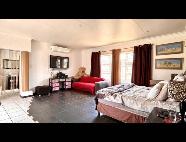 4 BEDROOM HOUSE FOR SALE IN DALPARK EXT 1